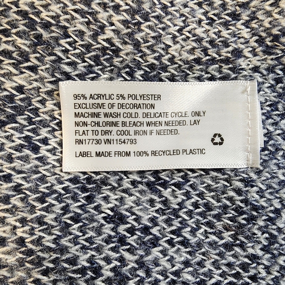 Knox Rose Blue and Grey Knit Shawl, Fringe Along Bottom, Size Medium - Picture 4 of 6